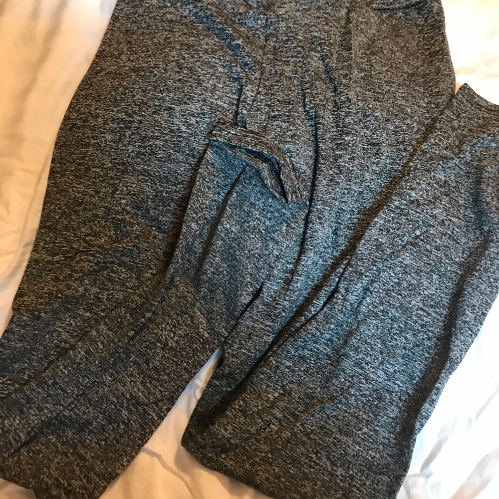 NWT Women’s Grey Leggings.  1 left !! - Picture 4 of 8